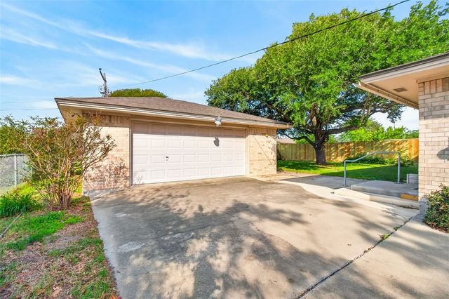 519 Moore Ave, Portland, TX 78374