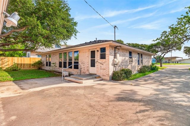 519 Moore Ave, Portland, TX 78374