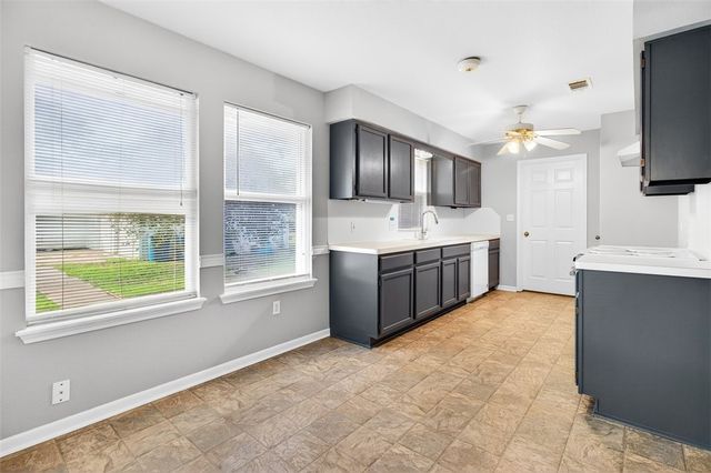519 Moore Ave, Portland, TX 78374