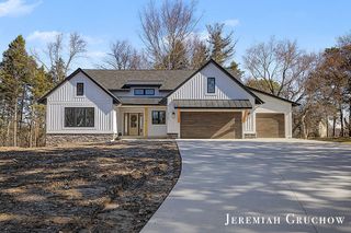 2160 Engleside Drive, Grand Rapids, MI 49546