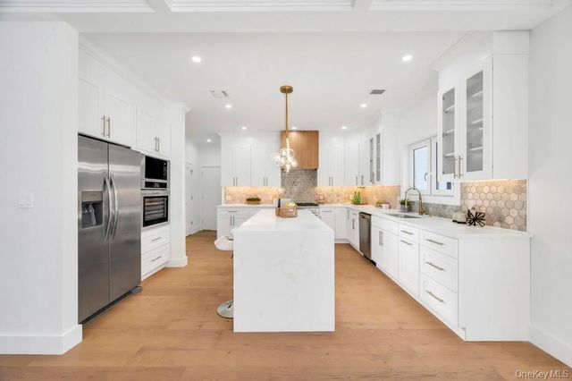 126 Rim Lane, Hicksville, NY 11801