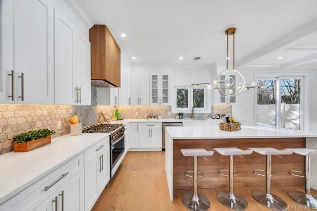 126 Rim Lane, Hicksville, NY 11801