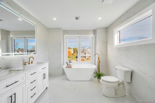 126 Rim Lane, Hicksville, NY 11801