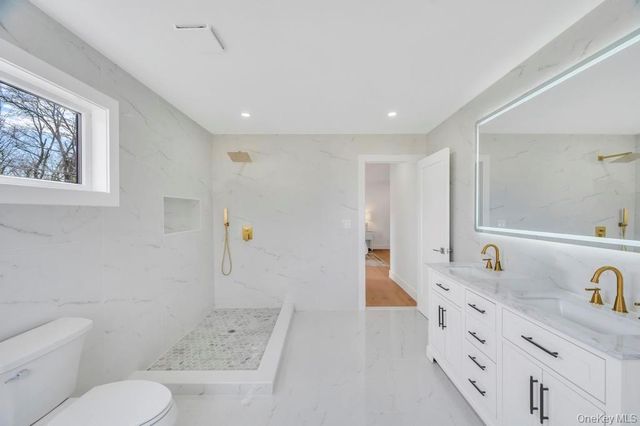 126 Rim Lane, Hicksville, NY 11801