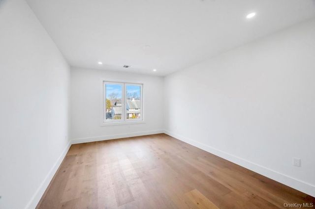 126 Rim Lane, Hicksville, NY 11801