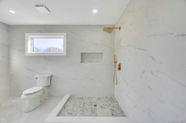 126 Rim Lane, Hicksville, NY 11801