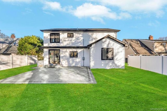 126 Rim Lane, Hicksville, NY 11801