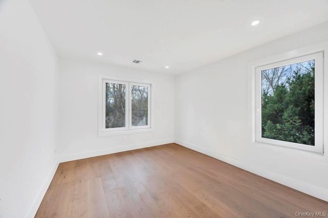 126 Rim Lane, Hicksville, NY 11801