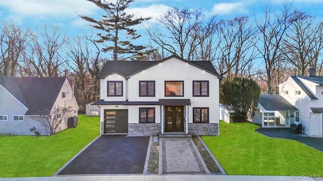 126 Rim Lane, Hicksville, NY 11801