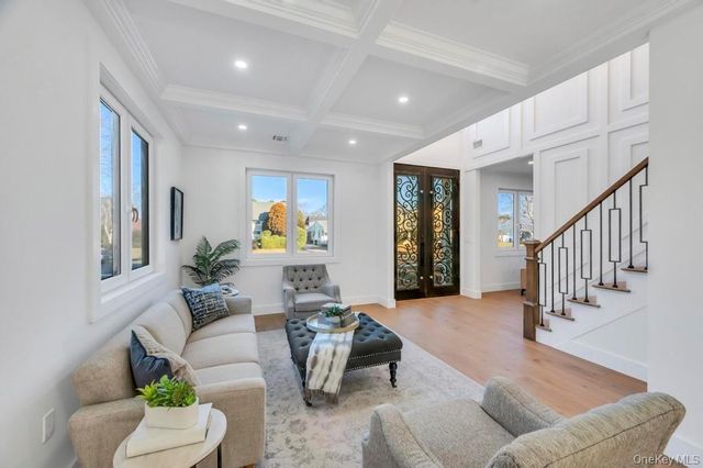 126 Rim Lane, Hicksville, NY 11801