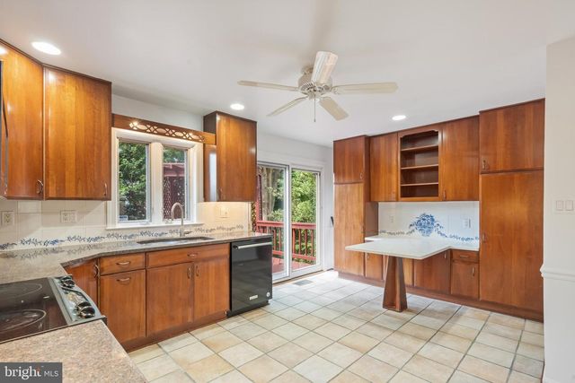 1250 PINE HILL RD, Mclean, VA 22101