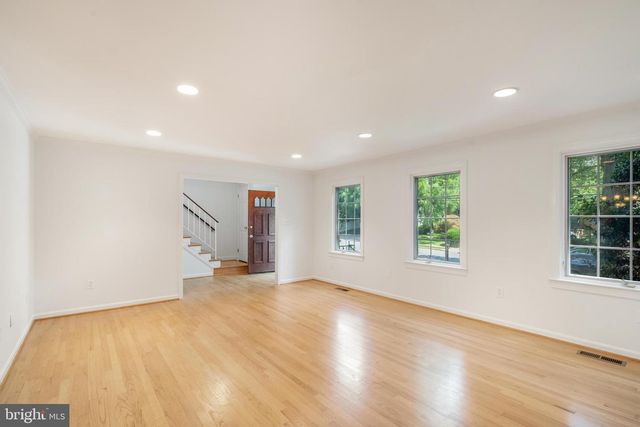 1250 PINE HILL RD, Mclean, VA 22101