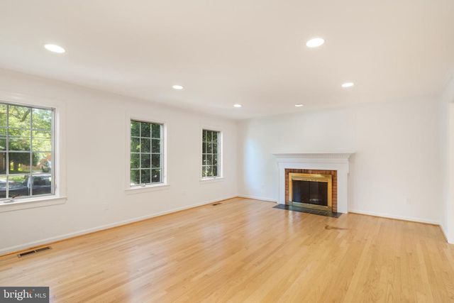 1250 PINE HILL RD, Mclean, VA 22101