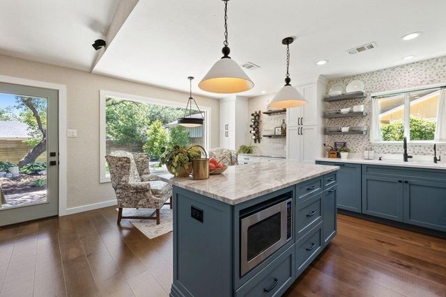 2302 W Riviera DR, Cedar Park, TX 78613