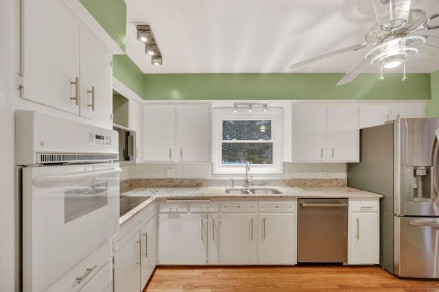 6428 Elmcrest Drive, Windsor Heights, IA 50324