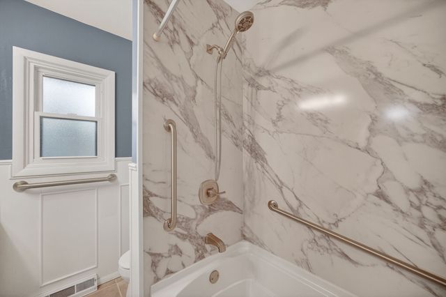 6428 Elmcrest Drive, Windsor Heights, IA 50324