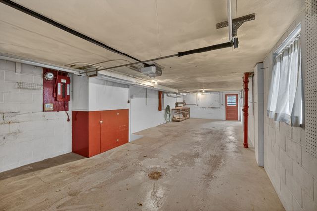 6428 Elmcrest Drive, Windsor Heights, IA 50324