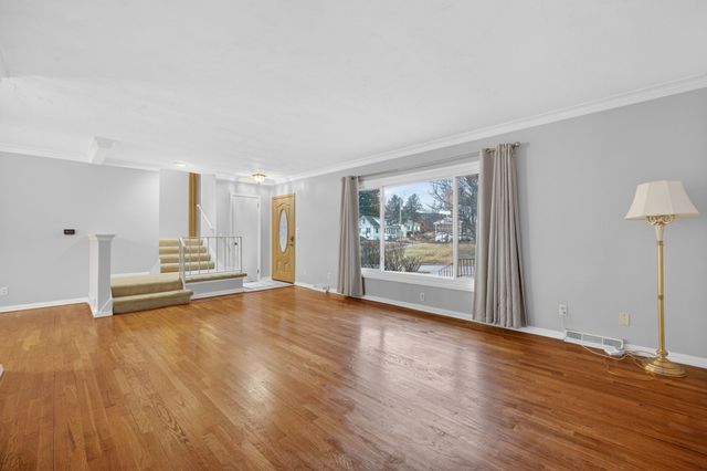 6428 Elmcrest Drive, Windsor Heights, IA 50324