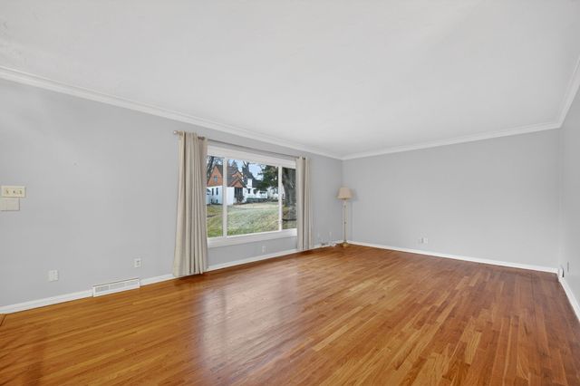 6428 Elmcrest Drive, Windsor Heights, IA 50324