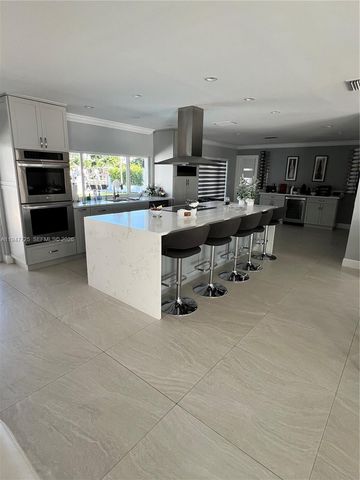 5510 Bayview Dr, Fort Lauderdale, FL 33308