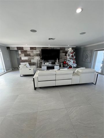 5510 Bayview Dr, Fort Lauderdale, FL 33308