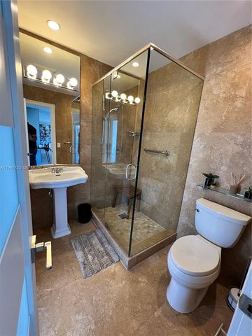 5510 Bayview Dr, Fort Lauderdale, FL 33308