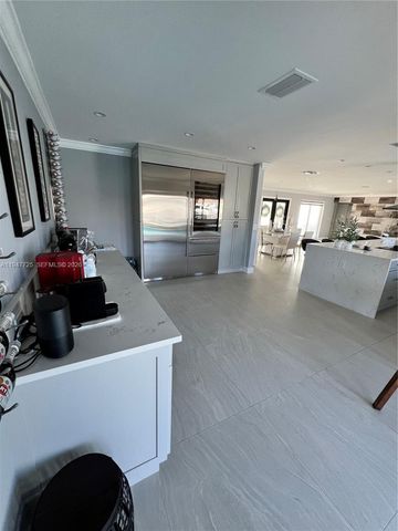 5510 Bayview Dr, Fort Lauderdale, FL 33308