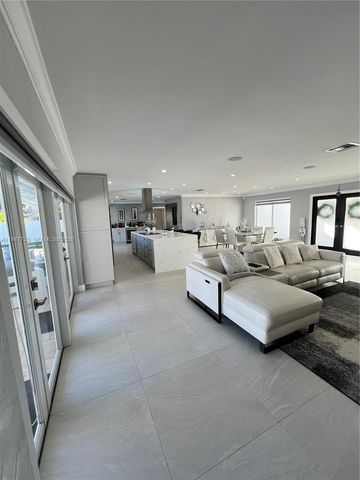 5510 Bayview Dr, Fort Lauderdale, FL 33308