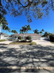 5510 Bayview Dr, Fort Lauderdale, FL 33308