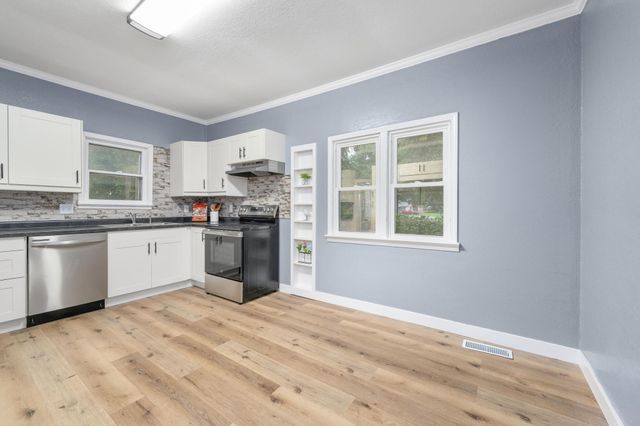407 & 405 N Lincoln, Belle Plaine, KS 67013