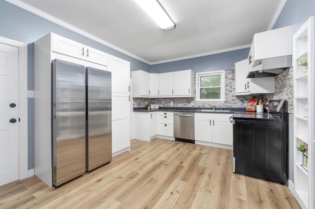 407 & 405 N Lincoln, Belle Plaine, KS 67013