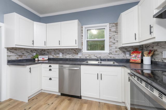 407 & 405 N Lincoln, Belle Plaine, KS 67013
