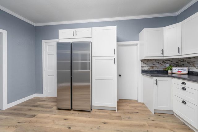 407 & 405 N Lincoln, Belle Plaine, KS 67013