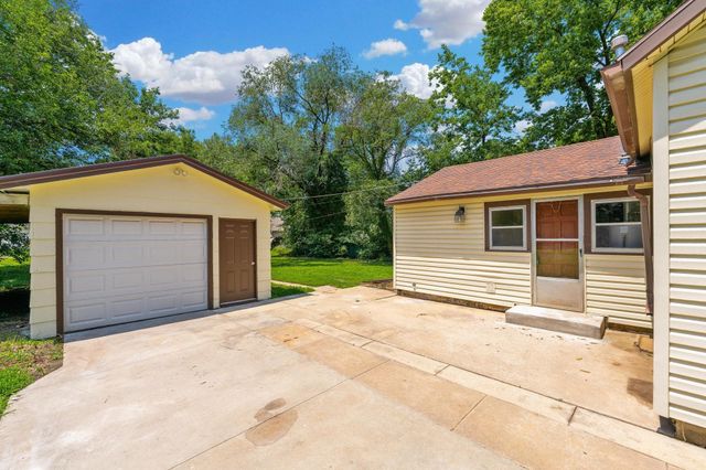 407 & 405 N Lincoln, Belle Plaine, KS 67013