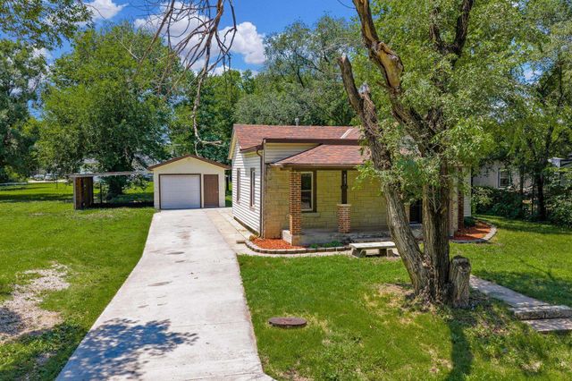 407 & 405 N Lincoln, Belle Plaine, KS 67013