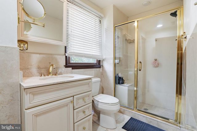 1040 HARVARD DR, Yardley, PA 19067