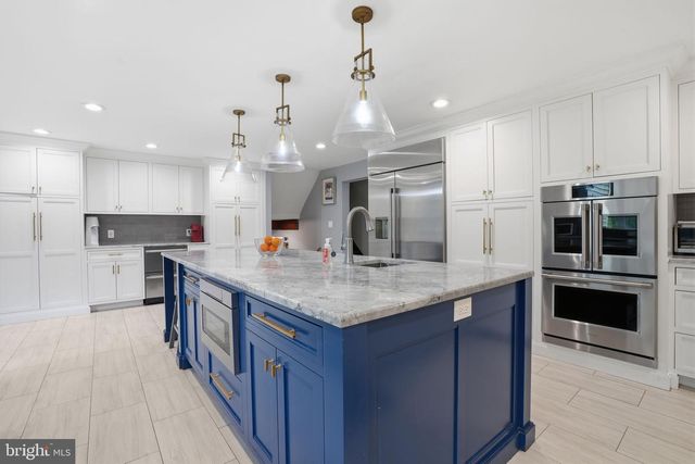 1040 HARVARD DR, Yardley, PA 19067