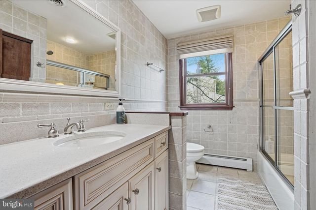 1040 HARVARD DR, Yardley, PA 19067