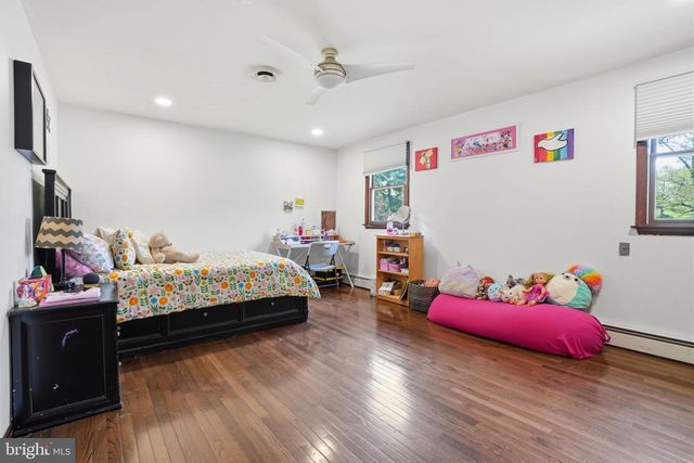 1040 HARVARD DR, Yardley, PA 19067