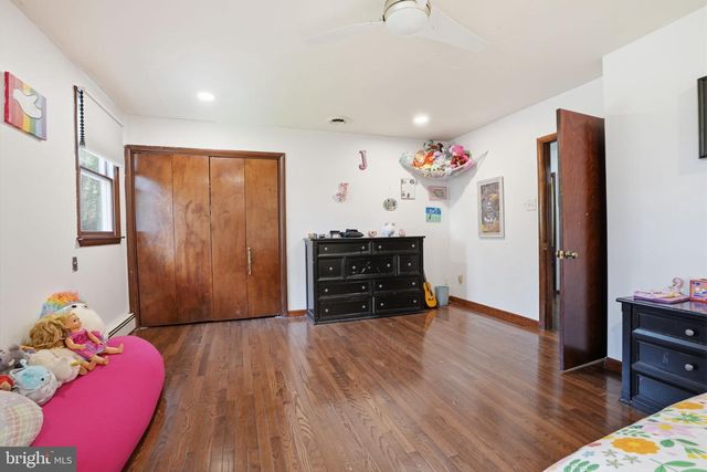 1040 HARVARD DR, Yardley, PA 19067