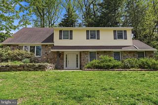 1040 HARVARD DR, Yardley, PA 19067
