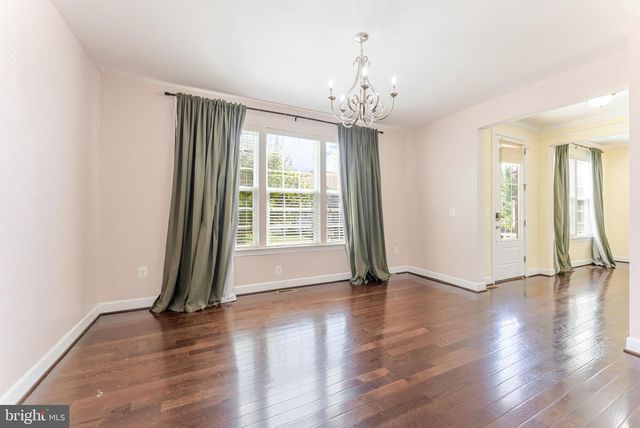 5829 AMANDA ROSE LN, Woodbridge, VA 22193
