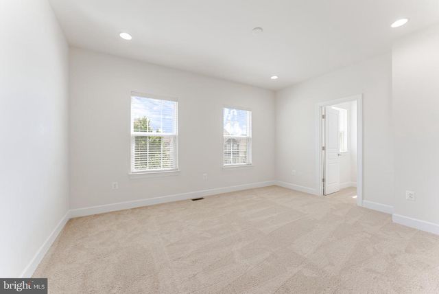 5829 AMANDA ROSE LN, Woodbridge, VA 22193