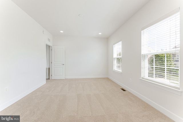 5829 AMANDA ROSE LN, Woodbridge, VA 22193