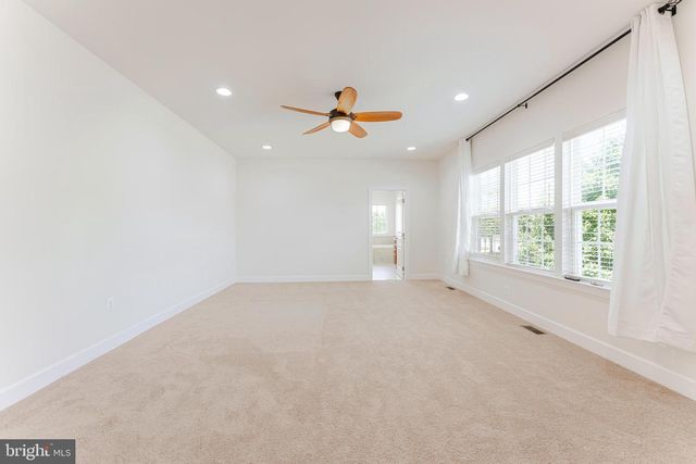 5829 AMANDA ROSE LN, Woodbridge, VA 22193