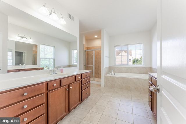 5829 AMANDA ROSE LN, Woodbridge, VA 22193