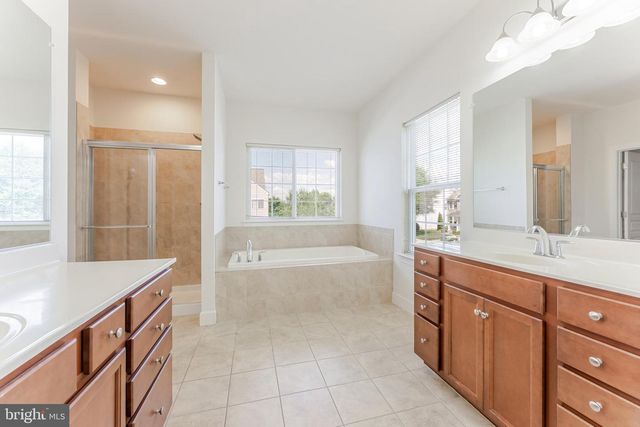 5829 AMANDA ROSE LN, Woodbridge, VA 22193