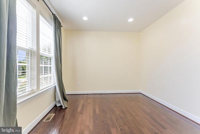 5829 AMANDA ROSE LN, Woodbridge, VA 22193