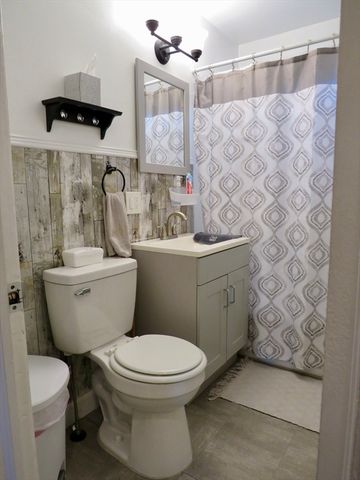 39 Balfour Dr., Springfield, MA 01118