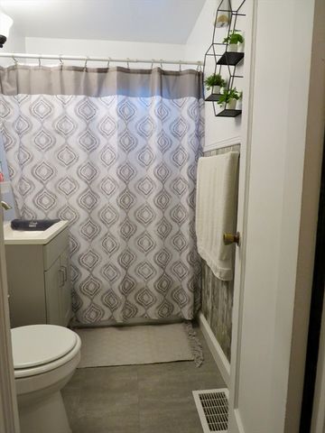 39 Balfour Dr., Springfield, MA 01118